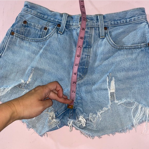 Levi’s 501 Premium Cutoff Shorts Destroyed Distressed Denim Jean Waist 27 Womens - Picture 5 of 10